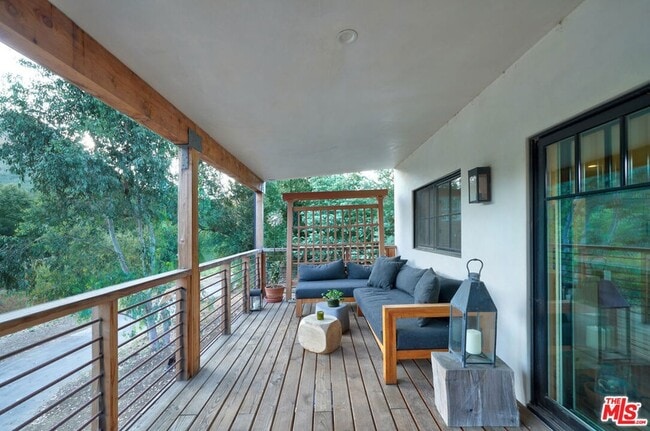 Foto del edificio - 2310 Laguna Cir Dr