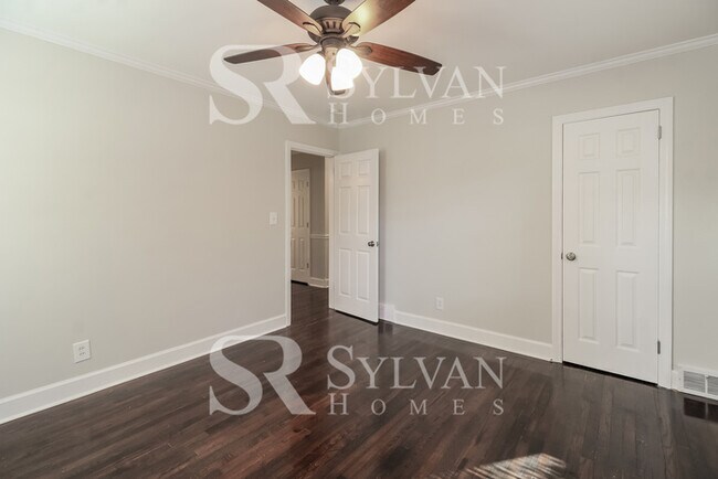 Building Photo - Lovely 3BR, 2.BA, traditional ranch