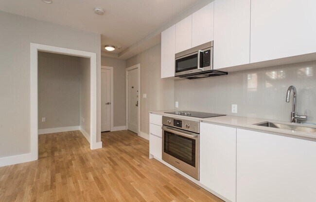 Building Photo - 136 Highland Ave