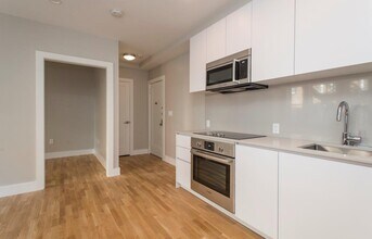 Building Photo - 136 Highland Ave