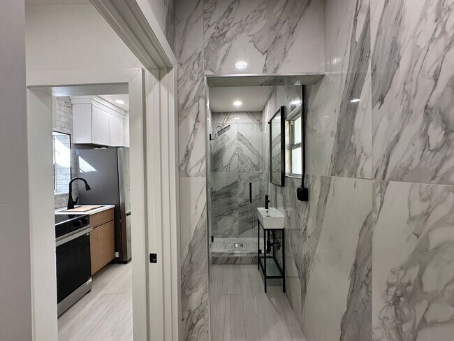 Foto del edificio - Cozy 1-Bedroom Cottage | All Utilities Included | Pet-Friendly