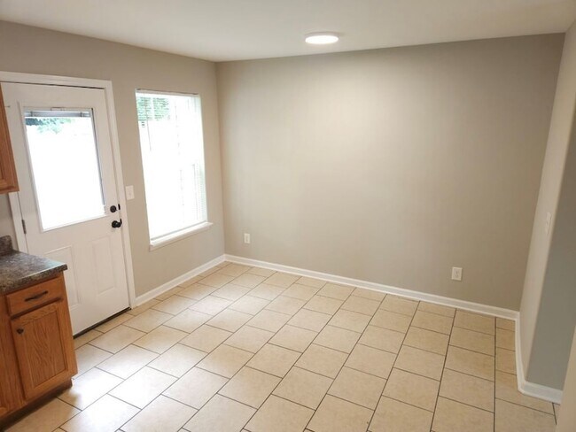 Foto del edificio - 705 Crestland Ave