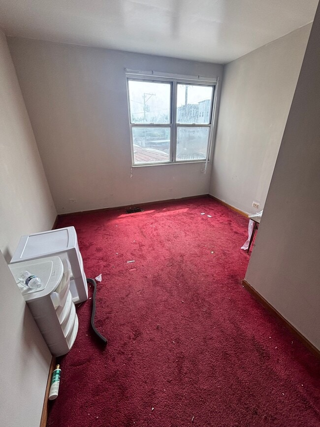 Photo - 3043 W Montrose Ave (Chicago, IL) Apartment
