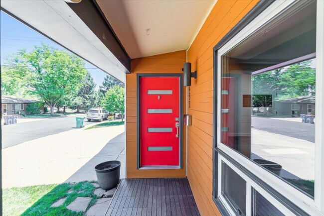 Foto del edificio - 5480 W Iowa Ave