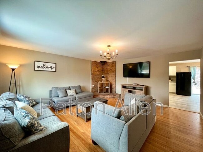 Foto del edificio - 63 Ben Lippen Rd