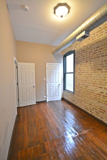 Foto del edificio - 1152 N Milwaukee Ave