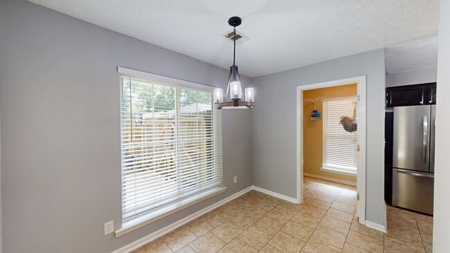 Building Photo - Lovely 3/2 in the Heart of Millbrook
