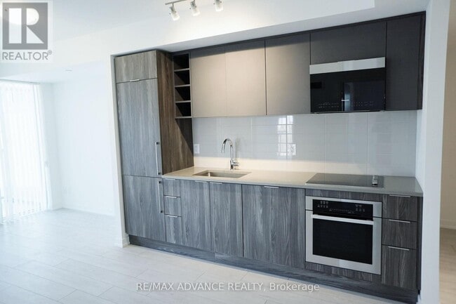 Building Photo - 2031 Kennedy Rd