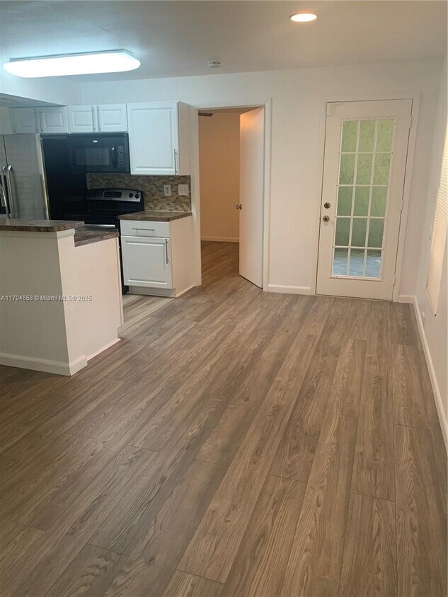 Foto principal - 8743 NW 39th St