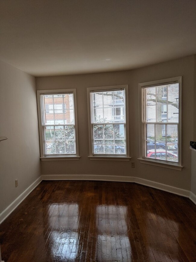 Building Photo - 945 25th St NW