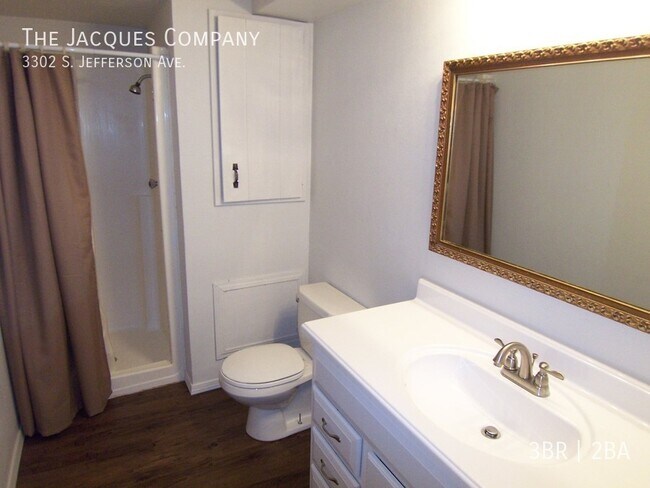 Building Photo - Spacious 3 Bedroom 2 Bath 2 Living Areas, ...