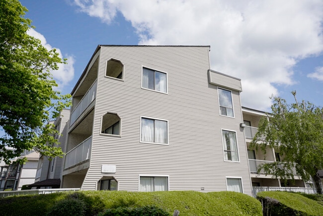 Building Photo - Mountain Ridge