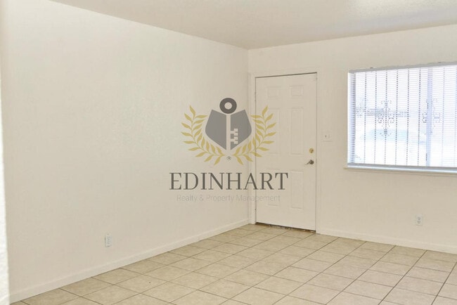 Foto del edificio - 2303 S Poppy Ave