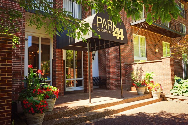 Park 44 Apartments Saint Louis Mo Apartments Com