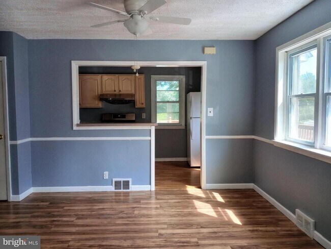 Building Photo - 111 Birchwood Rd