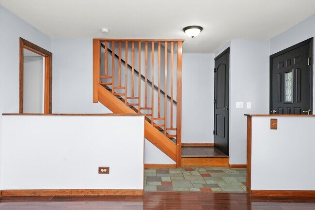 Building Photo - 318 Brittain