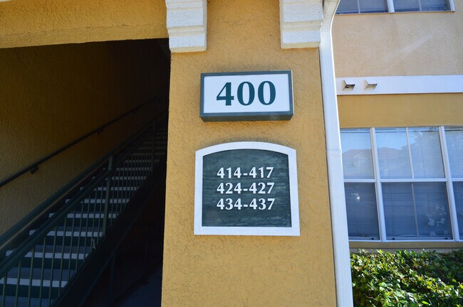 Foto del edificio - TAMPA: 2 bed/ 2bath condo on 2nd floor in ...