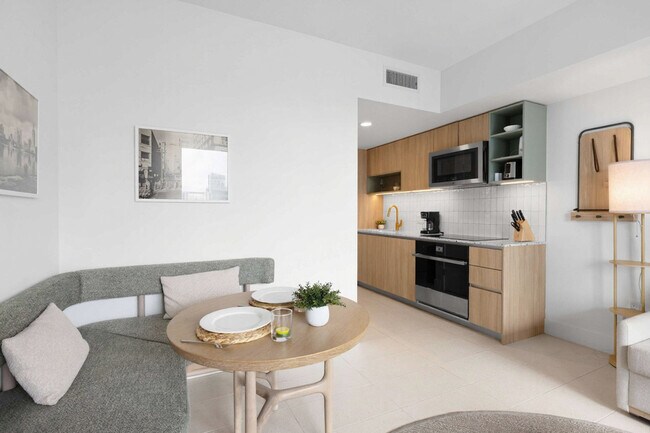 Foto del edificio - 601 NE 1st Ave