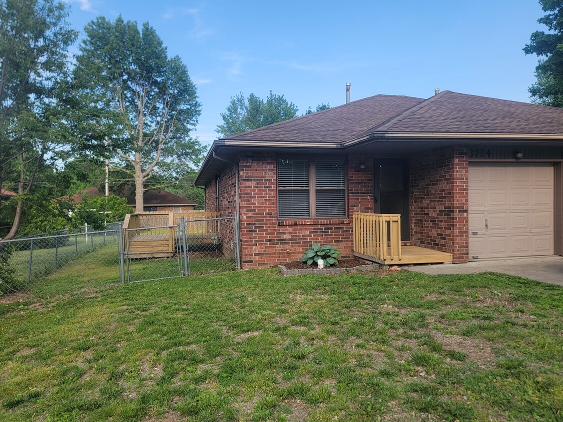 3724 N Farm Road 165 Unit 3724, Springfield, MO 65803 Apartments in