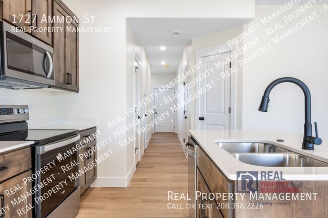 Foto del edificio - MOVE IN SPECIAL - BRAND NEW 3 bed 2.5 Bath...