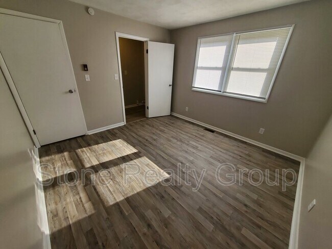 Foto del edificio - 7927 E Lambert Ave