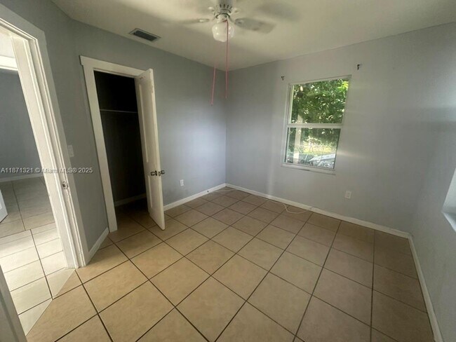 Foto del edificio - 1754 NW 45th St