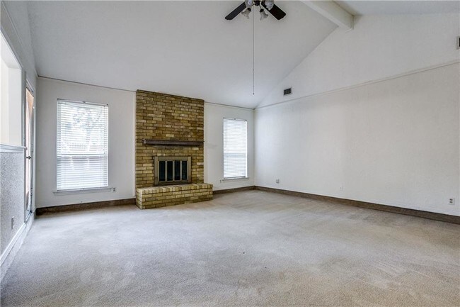 Building Photo - 4805 Bonneville Dr