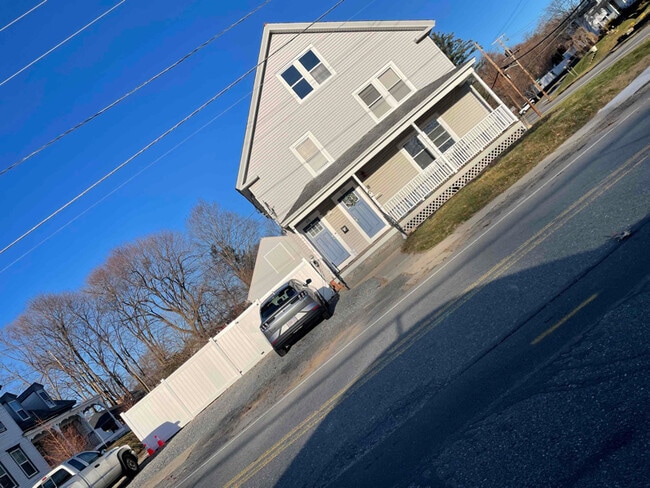 Building Photo - 48 Hall St