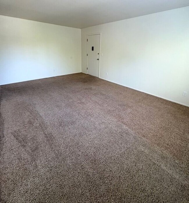 Building Photo - 2 Bedroom Apartment in Holladay!