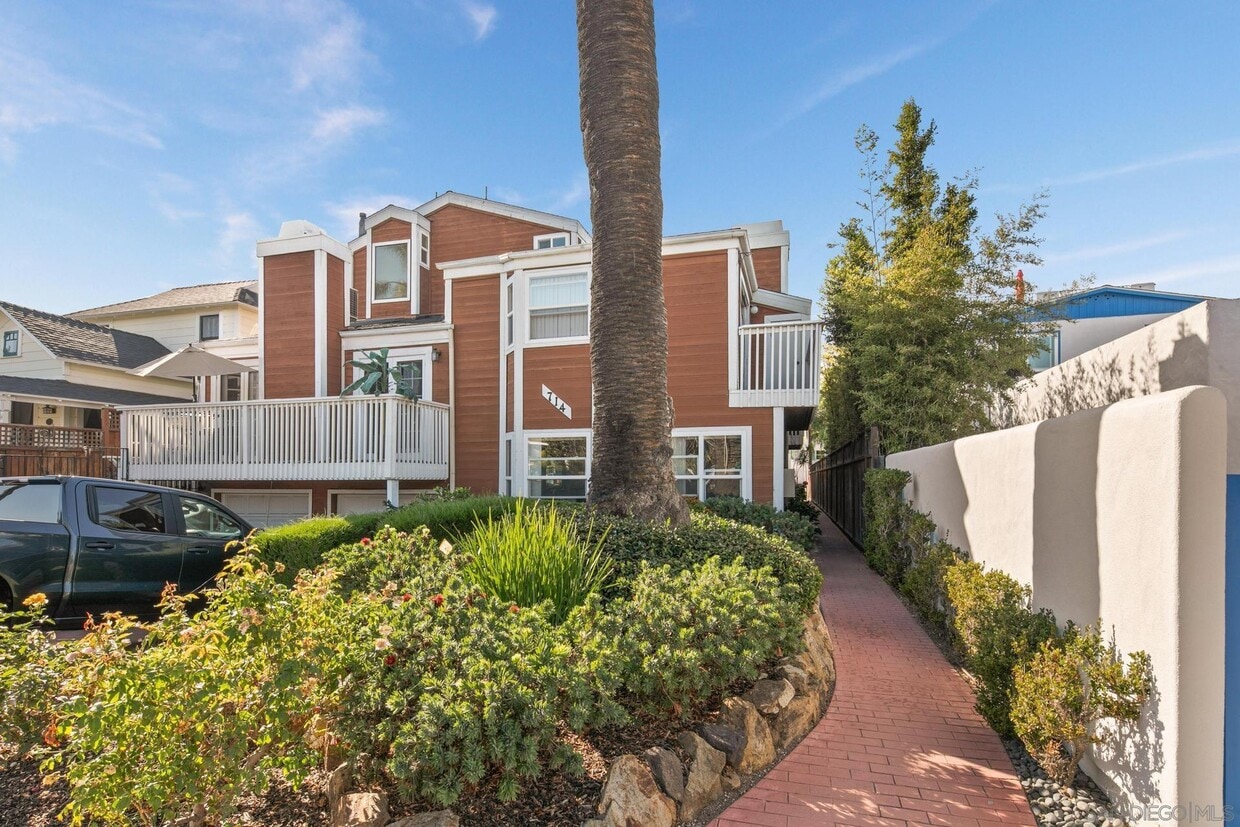 Primary Photo - 714 G Ave