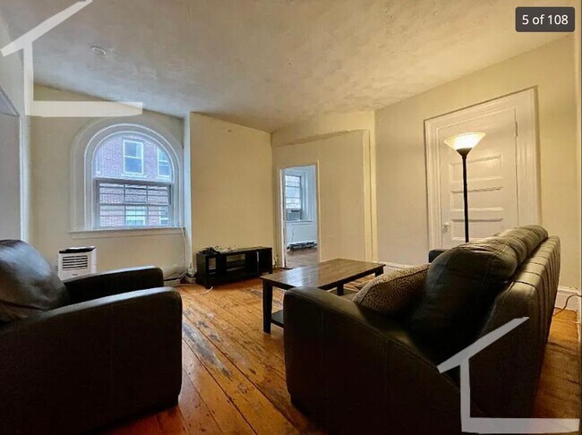 Building Photo - Oversized 4BR/2BA near BU, Green Line - pa...