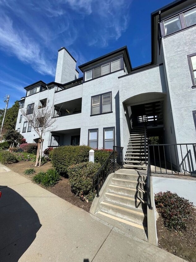 945 Fletcher Ln Unit A212, Hayward, CA 94544 Condo for Rent in