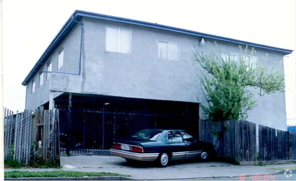Building Photo - 1208 York St