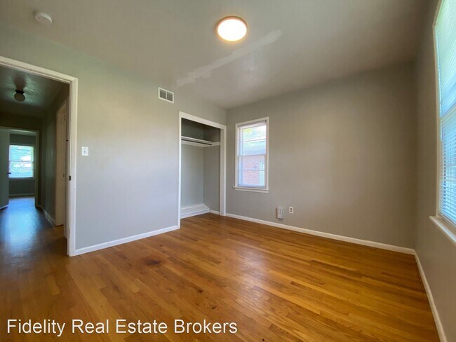 Building Photo - 3 br, 1 bath House - 2609 SW 54th Pl