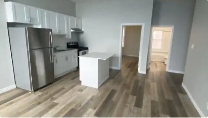 Building Photo - Renovated 2 bedroom unit