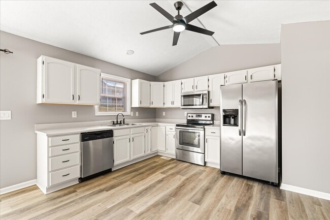 Foto del edificio - 230 Clover Cir