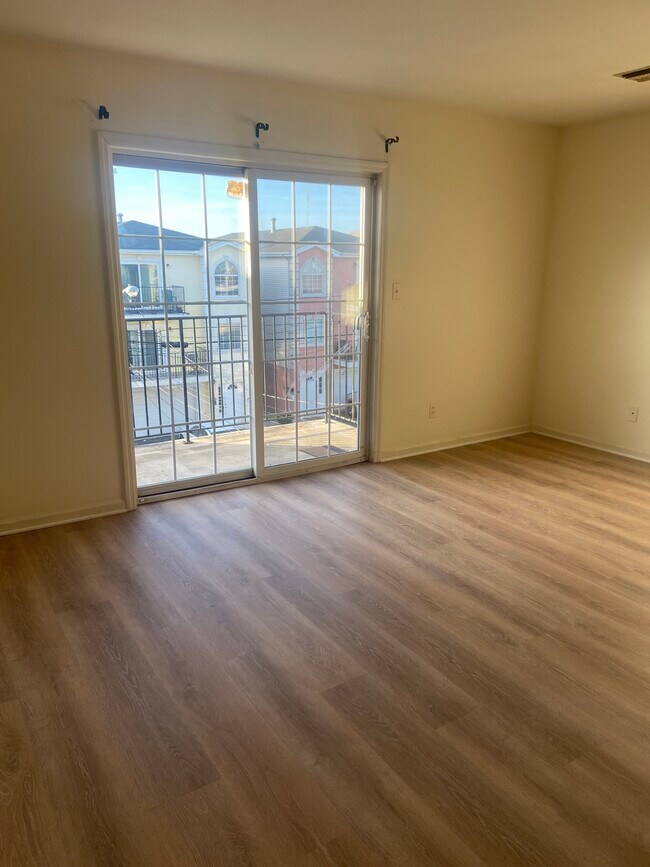 Foto del edificio - 7026 Smith Ave