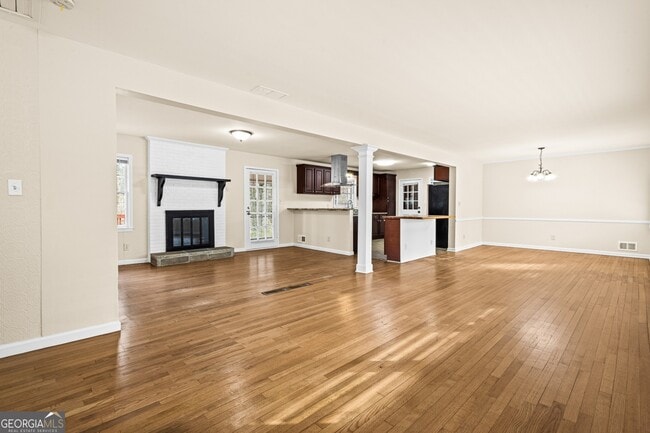 Foto del edificio - 816 Valley Creek Dr