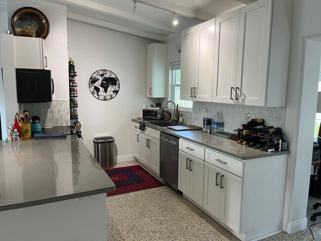Building Photo - 2236 Datura St