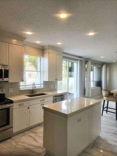 Building Photo - 18860 La Costa Ln