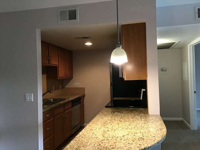 Building Photo - Cozy Tempe Condo! Close to ASU!