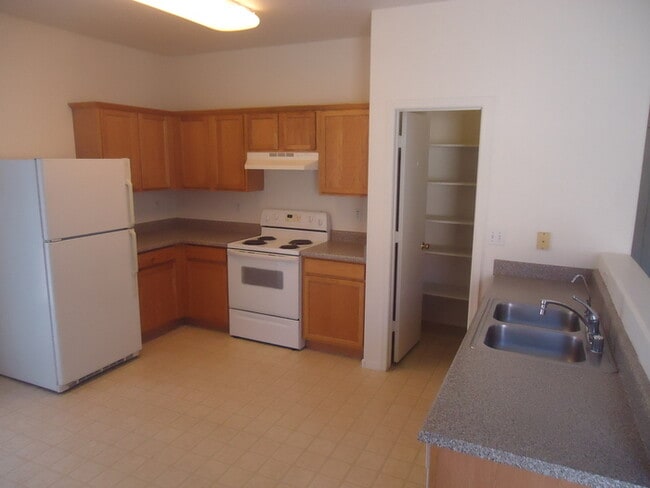 Foto del edificio - Nice 3/2 rental immediately available in Rancho Gabriela Subdivision