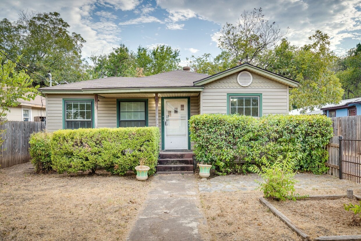 Primary Photo - Urban Farmhouse - 2BD/2BA - Work Shop - Hu...