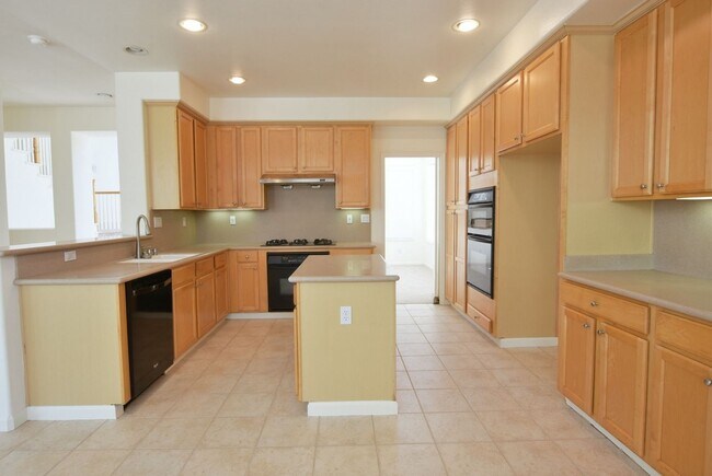 Foto del edificio - Gorgeous and Spacious 5 Bedroom 4 Bath Hom...