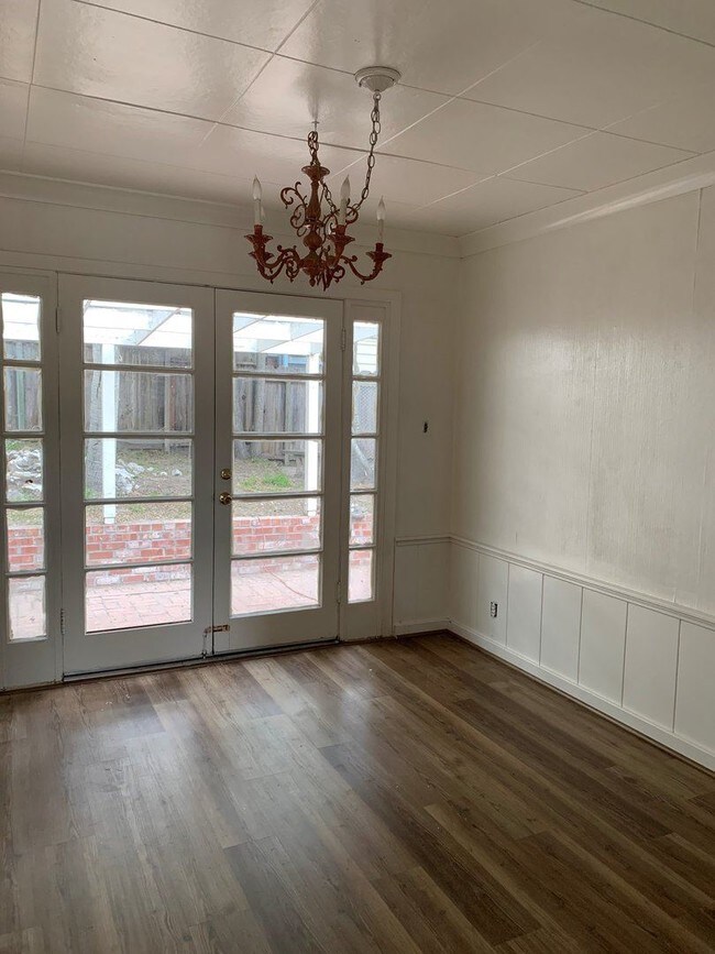 Building Photo - 3 br, 1.5 bath Apartment - 32 Via Ventura