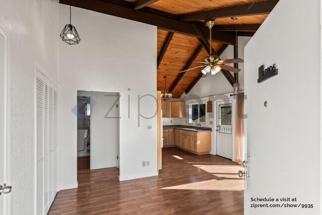 Foto del edificio - 10806 Hubbard Way