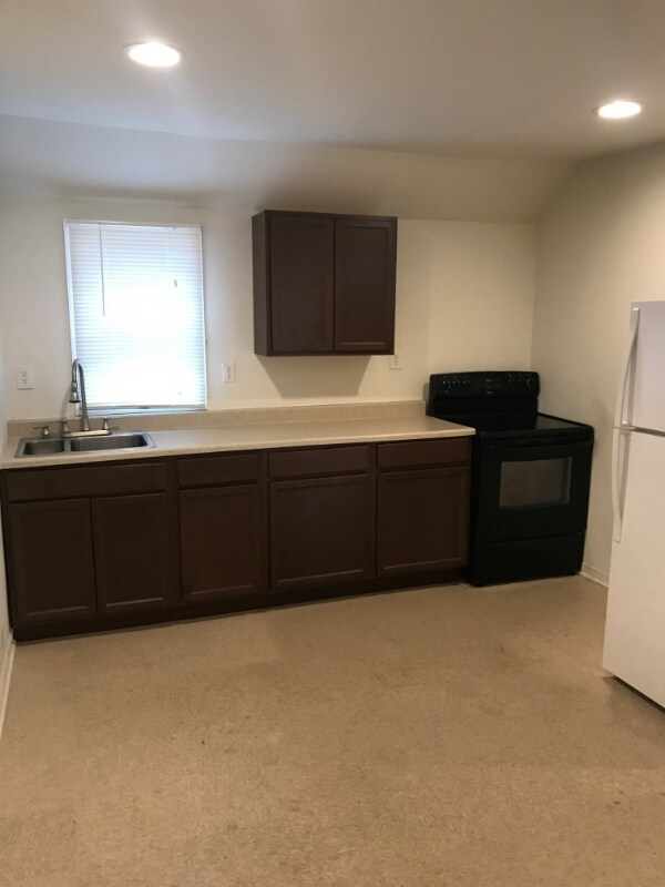 30 W Commerce St, Smyrna, DE 19977 Room for Rent in Smyrna, DE