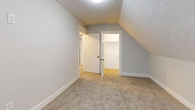 Foto del edificio - 1043 N Holmes Ave