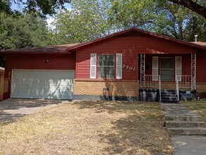Building Photo - 2507 Mears Dr
