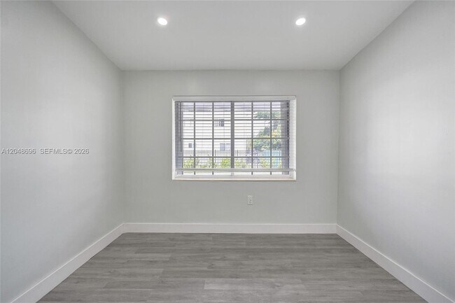 Foto del edificio - 1085 NE 126th St